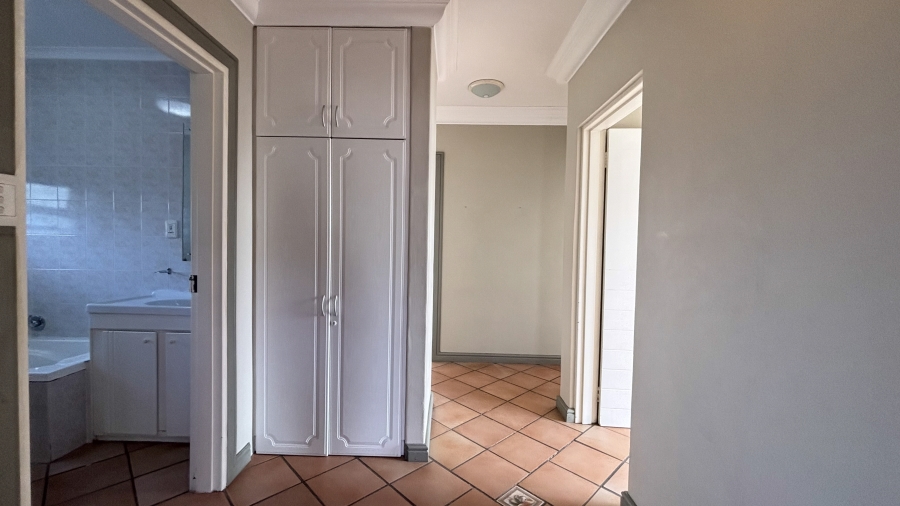 To Let 5 Bedroom Property for Rent in Myburgh Park Western Cape